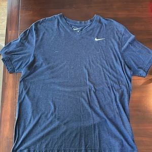 Men’s Nike slim fit tshirt size xl color: navy